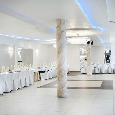 Pelikan Aleksandrów Łódzki Kültér fotó